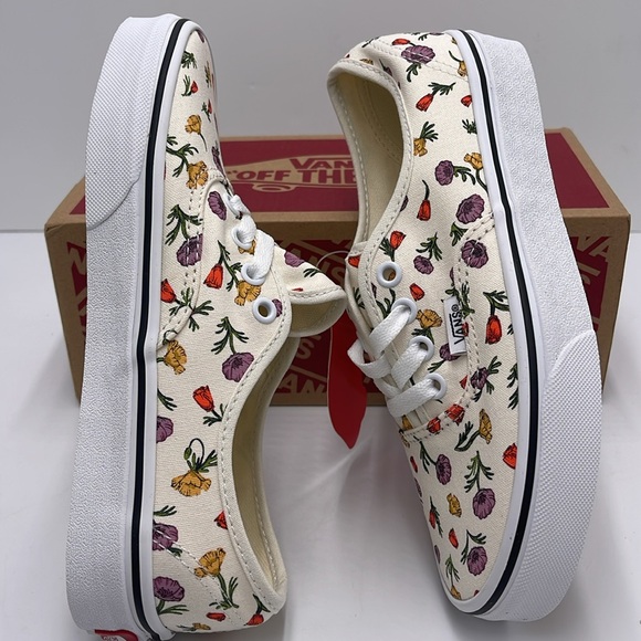 Vans WMNS Authentic Poppy Floral Cream
VN0A5JMPCRM Sneakers - Picture 11 of 16